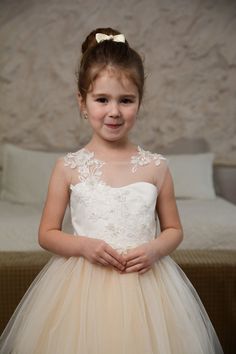 PERFECT FLOWER GIRL DRESS✨ Make order today and SAVE 15%🎁delivery 3-4 days only! Process time: 1-2 working days Delivery time: 2-4 working days  Also offer express overnight delivery https://www.etsy.com/listing/1298332912/express-delivery?click_key=eb8207bd8376c2fa762384c4d5701f79c6bcbc77%3A1298332912&click_sum=63123b47&ga_search_query=express&ref=shop_items_search_1&frs=1 *Train is detachable & all dresses have bow* Age 1.5 Height 86cm/34in Chest 51cm/20in Waist 51cm/20in Hips 51cm/20in Age 2 Cream Pageant Gown With Lace Bodice, Cream Lace Bodice Gown For Pageant, Cream Gown With Lace Bodice For Pageants, Cream Gown With Lace Bodice For Pageant, Tulle Princess Dress With Floral Applique For First Communion, Sleeveless Tulle Princess Dress For Confirmation, Cream Tulle Gown For Pageant, Cream Princess Dress For First Communion, Cream Tulle First Communion Dress For Pageant