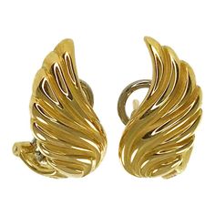 Gubelin 18 Karat Wing-Shaped Earrings | From a unique collection of vintage Drop Earrings at https://www.1stdibs.com/jewelry/earrings/drop-earrings/. Vintage Drop Earrings, Earring Gold, Animal Earrings, Wing Earrings, Earrings Drop, Antique Diamond, Lovely Earrings, Drop Earring, Vintage Designer