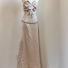 This Dress Looks Like A Night Dress, But It's Not. The Bow In The Back Is Removable. Have Fun Making People Dream Of You All Night! (Also The Dress Is Singled Layered.) Dressy Style, Cream Color Dress, Dress Looks, Dressy Fashion, Gold Cream, Cream Dress, Cream And Gold, Style Dress, Night Dress