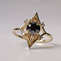 Witchy Engagement Ring Gold, Gemstone Wedding Ring, Fine Jewlery, Gemstone Wedding, Gemstone Wedding Rings, Jewelry Aesthetic, Sensory Bin, Black Diamond Ring, Onyx Gemstone