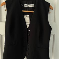 Size Small With Tags Black Formal Vest For Spring, Chic Black Vest For Workwear, Tailored Black Vest For Spring, Casual Black Vest For Office, Chic Black Vest For Spring, Black Formal Vest For Fall, Chic Black Formal Vest, Tailored Black Chic Vest, Chic Tailored Black Vest