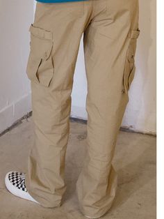 This is a trendy and comfortable pants by ersco that is made out of high quality and sturdy material. With casual mood of the design and unique look, it will give a trendy touch to your comfortable daily outfit.- Casual and unique mood- Side cargo pockets detail- Ripstop fabric with high durability- Engraved snap button on back pocket Beige Full-length Parachute Pants For Streetwear, Baggy Full-length Beige Pants, Urban Khaki Bottoms With Cargo Pockets, Baggy Beige Bottoms With Hip Pockets, Beige Cargo Pants For Streetwear, Urban Style Khaki Pants For Summer, Beige Relaxed Fit Pants For Streetwear, Casual Khaki Straight Leg Cargo Pants, Urban Style Khaki Trousers