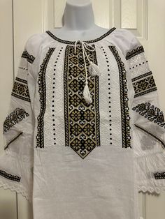 Romanian (women) folk blouse  Size S Machine / hand wash cold - hang to dry Romanian Women, Romanian Blouse, Womens Blouses, Womens Clothing Tops, Art Collection, Blouses For Women, Bathing Beauties, Hand Wash, Blouses