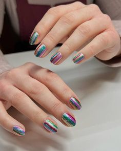 Ring in the new year with nails that sparkle and shine! These New Year’s Eve nail ideas are perfect for a night of celebrations. #NYENailArt #GlamNails Natural Look Nails, New Years Manicure, Rainbow French Nails, Classic Manicure, Rainbow French, Champagne Nails, Faded Nails, New Years Nail Designs, Star Nail Art