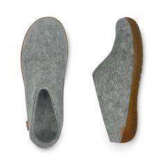 Glerups well-known open heel wool slippers in 100% pure, natural wool with rubber sole. High quality and comfort, available in grey. Quick Best Slippers, Felt Shoes, Clogs Style, Comfortable Slippers, Wool Slippers, Felted Slippers, Rubber Shoes, House Shoes, Black Rubber