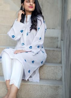 Meshoo Outfit Kurti, Capri Shirt Designs Pakistani Casual, Capri Designs Pakistani Lawn, Blue Casual Kurta For Eid, Simple Capri Design Pakistani, Long Shirt With Capri Pakistani, Desi Fashion Casual, Pakistani Fashion Casual