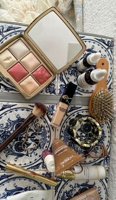 Hourglass Palette, Bene Tint, Tess Holliday, Aesthetic Pose, Idea Aesthetic, Makeup Bag Essentials, Pose Inspiration, At Family, Inspiration Photos