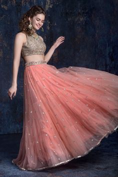 Gowns Dresses Indian Party Wear, Sangeet Dresses, Orang India, Sari Lehenga, Fashion Factory, Mehndi Dresses, Desi Dress, Lehenga Saree Design, Indian Skirt