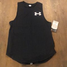 Non-Smoking Home, Great Condition, Pet Free Home Under Armour Black Athleisure Tops, Activewear Logo, Girls Sports Bras, Under Armour Girls, Loose Tank Tops, Under Armour Hoodie, Green Tank Top, Tanktop Girl, Black Activewear