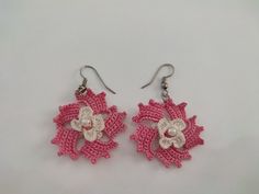 Adorable flower earrings, comes in most colours. All earring come with hooks attached. The product you see in the picture will be sent. Flowers are 3cm across Hippy Jewelry, Crochet Flower Earrings, Pink Earring, Earrings Crochet, Earrings Cute, Hippie Jewelry, Wedding Jewelry Earrings, Floral Jewellery, Crochet Flower