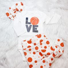 Each Item Must be Purchased Individually This adorable Sports themed Coming home outfit is the perfect gift to announce pregnancy for new Dad's.  Your new baby will be the talk of the nursery in this little number.  Perfect for Baby shower gifts, Coming Home outfit, Baby Announcement Photos, or simply watching the Game with daddy.   Choose from adorable baby Leggings, Hat, Bow, Head Wrap, or any combination.  Comfortable Stretch fabric ensures a longevity of the fit while being breathable. Styli Outfit Basketball, Announcement Photos, Baby Announcement Photos, Love And Basketball, Jar Diy, Baby Leggings, March Madness, Coming Home Outfit, Gender Neutral Baby Clothes