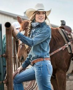 Arte Cowboy, Cowgirl Outfits For Women, Estilo Cowgirl, Foto Cowgirl, Cute Cowgirl Outfits, Cowgirl Pictures, Rodeo Girls