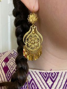 Beautiful Artisanal Mexican Traditional Earrings - Gold Plated Folkloric Earrings made by our Oaxaca Artisan Partners.  These earrings are typically worn for Traditional Folkloric Dances. They are the perfect accessory for a Fiesta themed party. These earrings are very lightweight.  Care * cloth wipe to clean * delicate care * wipe to dry Please email me your questions before buying. All of my items come from a smoke and pet free environment. I WILL BE PROCESS YOUR ORDER IN 1-2 DAYS. If you need Mexican Culture Accessories, Mexican Earrings Gold, Eloquii Earrings, Ceremonial Drop Earrings, Traditional Filigree Chandelier Earrings, Artisan Filigree Jewelry For Festivals, Artisan Teardrop Pierced Earrings, Adjustable Filigree Earrings, Traditional Handmade Flower Earrings