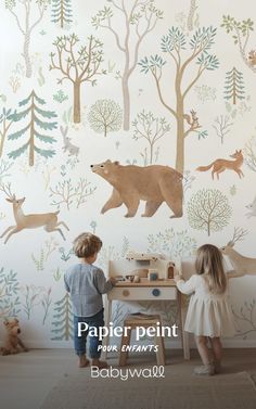 Décoration chambre enfant thème forêt, papier peint animaux pour enfant et bébé Chandelier Wall Art, Jungle Thema, Paint Wallpaper, Furniture Sofa Set, Wall Art Lighting, Forest Theme, Kids Room Wallpaper, Wild Adventures, Forest Wallpaper