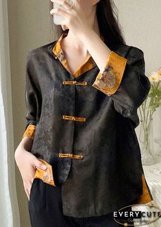 Fall Tops With Stand Collar And Button Closure, Black Blouse With Stand Collar And Buttons, Stand Collar Blouse With Button Closure For Work, Winter Button-up Blouse With Buttons, Button Fashion, Chinese Style Dress, Mode Kimono, Silk Coat, Fashion Stand