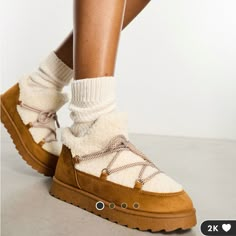 Asos South Beach Borg Mini Snow Boots Brand New Never Worn Color Tan/Cream Size 9 Sacs Tote Bags, Boot Brands, Snowboards, Flat Boots, Sportswear Women, Ski And Snowboard, Nubuck Leather, Vans Old Skool, South Beach