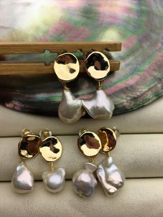 "This pearl is genuine freshwater pearl, 100% real pearl Quantity: 1 pair pearl luster: high+ metal: alloy plated 18k solid gold(it's high quality) pearl shape: baroque pearl pearl color: white Back to Other Jewelry Section 01: \"Tahitian,Akoya,Sea Pearl\" Section: https://www.etsy.com/shop/WenPearls?section_id=15806339 02: \"Potato/Near Round Pearl\" Section: https://www.etsy.com/shop/WenPearls?section_id=16378067 03: \"Round Pearl\" Section: https://www.etsy.com/shop/WenPearls?section_id=16163 Baroque Pearl Earrings In White, Gold Pear-shaped Pearl Charm Earrings, Gold Baroque Pearl Earrings For Anniversary, Gold Pear-shaped Pearl Pendant Earrings, Pear-shaped Gold Pearl Pendant Earrings, Baroque Pearl Drop Hoop Earrings, Gold Pear-shaped High Luster Pearl Earrings, Gold Baroque Pearl Pear-shaped Earrings, Gold Teardrop Baroque Pearl Earrings