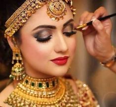 Best Beauty Parlour and Makeup for Ladies at Home in Vipin Khand Beauty Parlour Makeup, Makeup Artist Course, Bridal Makeup Services, Reception Stage, Hall Decorations, Make Up Gold, Indian Wedding Makeup, Pakistani Bridal Makeup