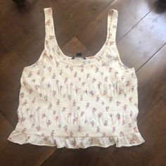 Never Worn Size Xl Cream Colored/Floral Casual Floral Print Tank Top For Day Out, Casual Cotton Tank Top With Floral Print, Casual Patterned Tank Top For Summer, Casual Cropped Floral Print Tops, American Eagle Outfitters, American Eagle, Tank Top, Womens Tops, Tank Tops