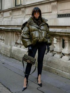 Moncler Jacket Women, Hot Summer Outfits, Practice Outfits, Wardrobe Tips, Outfits Chic, Aesthetic Look, Nice Style, Puffy Jacket