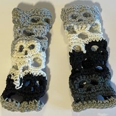 Handmade Crochet Goth Skull Gloves Black White & Gray Measurements Taken Flat Length 8” X Width 3” Size Small 2d Crochet, Skull Gloves, Creepy Crochet, Goth Crochet, Crochet Wall Hangings, Crochet Design Pattern, Gloves Black, Crochet Design, Wardrobe Ideas