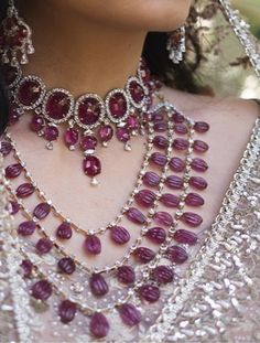 Gemstone Jewelry Indian, Rani Har, Victorian Jewelry Necklace, Asian Bridal Jewellery, Mughal Jewelry, Wedding Jewellery Designs, Ruby Jewellery, Simple Jewellery, Gold Temple Jewellery