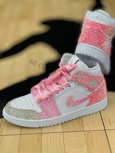 Pink And White Sneakers, Cute Jordans, New Converse Shoes, Nikes Shoes, Cute Casual Shoes, Casual Shoes Women Sneakers, Bedazzled Shoes, Nike Shoes Women Fashion, Pretty Sneakers