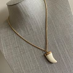 Vintage faux horn or tooth pendant necklace in gold tone metal  A faux tooth or horn pendant necklace. Unisex style. On a gold tone chain with spring ring clasp. In good used condition.  Size  Pendant 1 inches  Chain 16 inches Tooth Pendant, Horn Pendant Necklace, Horn Pendant, Unisex Style, Gold Tone Metal, Spring Rings, Unisex Fashion, Chains Necklace, Horn