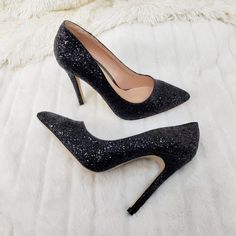 Pointy Toe Glitter Pump Finished With A Cushioned Insole. Measurement Heel Height: 4" (Approx) New In Box Shoes Elegant Woman, Woman Party Dress, Sparkly High Heels, Glitter Pumps, Snake Skin Pattern, You Are Important, Retail Box, Protective Packaging, Pump Dress