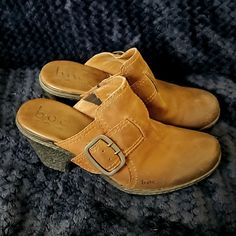 Boc Born Footwear Clogs / Mules. New Without Tags. I Tried These On In The House But Never Wore Them Out. See Photos Showing Immaculate Bottoms. Size 9. Leather Upper, Balance Man-Made Materials. Western / Casual Style With Buckle In A Gorgeous "Worn In" Brown Color. Gradient Colorway That Reminds Me Of A Nice Worn In Look. See Last 2 Photos For The True To Life Color. Born Clogs And Mules Are Characterized By Their Rustic Style And Extreme Comfort Open-Back Silhouettes Designed With Full-Grain Casual Mules With Leather Footbed, Casual Leather Mules Medium Width, Casual Closed Toe Mules Medium Width, Casual High Heel Leather Mules, Casual Leather High Heel Mules, Casual Closed Toe Clogs With Heel Loop, Casual Closed Toe Mules With Heel Loop, Casual Clogs With Heel Loop And High Heel, Casual High Heel Clogs With Heel Loop