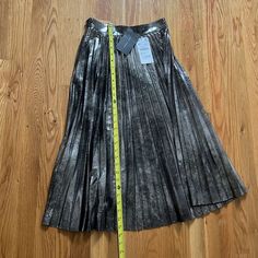 Zara Accordian Silver Lame Skirt Nwt Xs Silver Skirt For Spring, Spring Shiny Skirt, Silver Skirt For Spring Evening, Silver Skirt For Evening In Spring, Silver Evening Skirt For Spring, Chic Silver Winter Bottoms, Chic Silver Bottoms For Winter, Silver Fitted Skirt For Spring, Fitted Silver Skirt For Spring