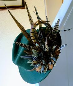 Cowboy Hat For Women, Hat Bands Diy Ideas, Feather Hat Pins, Hats With Feathers, Kentucky Derby Hats Diy, Derby Attire, Teal Glass