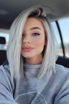 Make Up Looks For Platinum Hair, Blonde Lob With Shadow Root, Platinum With Shadow Root Short Hair, Bleach Blonde Bob Dark Roots, Ash Bob Hair, Bob Platinum Blonde Hair, Platinum Blonde Highlights Medium Length, Blond With Root Shadow, Platinum Blonde Balayage Bob