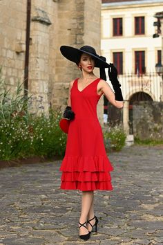 Make a statement with our stunning classic summer red dress, a true showstopper for any occasion. The dress is crafted from a luxurious, slightly elastic blend of natural and artificial fibers, giving it a substantial weight and a smooth feel against the skin.  The fitted, sleeveless design features a classic V-neckline, while the pièce de résistance is the dramatic, three-tiered flounce skirt. The result is a dress that's both elegant and playful, perfect for making a bold impression. Whether y Classic Sleeveless Midi Dress For Gala, Classic Spring Gala Dresses, Classic Summer Evening Midi Dress, Classic Evening Midi Dress For Summer, Red Summer Gala Dress, Red Knee-length Midi Dress For Gala, Classic Summer Dress For Party, Classic Summer Party Dress, Red Midi Dress For Summer Gala