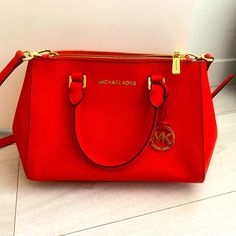 Michael Kors Selma Crossbody Bag! Perfect Size Michael Kors Selma, Bags Michael Kors, Orange Pink, Pink Orange, Color Orange, Crossbody Bags, Pink And Orange, Crossbody Bag, Michael Kors