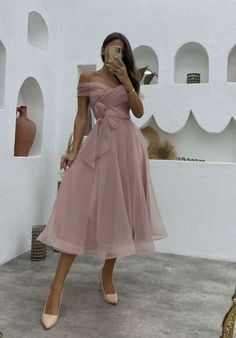 Off Shoulder Tulle Bridesmaid Dress, Corset Tulle Dress Midi, Tulle Graduation Dress, Dusty Pink Dress Outfit Wedding Guest, Dusty Rose Wedding Guest Dress, Pink Dresses For Wedding Guest, Puffy Bridesmaid Dresses, Modern Wedding Guest Dress, Midi Engagement Dress