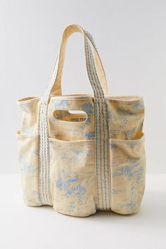 Printed Caravan Tote | Free People School Tote, Pretty Bags, Oversized Style, Cute Bags, Tote Bag Design, Things To Buy, Caravan, Diy Sewing, Travel Bags