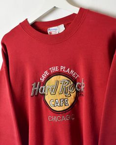 Label size Large Recommended size Small How it fits Regular Pit to pit 23″ Shoulder to bottom 25″ Flaws Photos show marks if any Material Cotton Era 90s Colour Red Chicago Sweatshirt, 90s Colors, Rock Cafe, Hard Rock Cafe, Colour Red, Label Sizes, Fast Fashion, Online Retail, Hard Rock