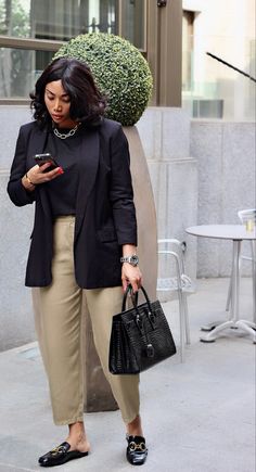 Sac YSL Jour Sac de luxe Sac Crocro, Sac Yves Saint Laurent Professor Chic Style, Plus Size Summer Fashion 2024, Vintage Kitchen Design, December Baby Shower Ideas, December Baby, Look Zara, Stylish Work Attire, Stylish Interior