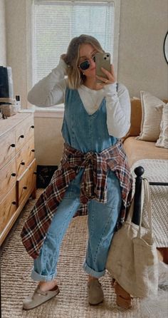 Cute Country Mom Outfits, Fall Nanny Outfit, Trendy Outfits For Hairstylists, Jr High Teacher Outfits, Cute Photographer Outfits, Spring Date Outfit Casual, Casual Farm Outfit, 57 Degree Weather Outfit Fall, Fall Girly Aesthetic