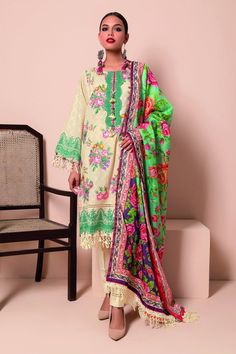 Khaadi Bcv22102 Off WhiteSpring Summer 2022 Branded Clothes, Simple Kurti Designs, Ladies Clothing, Lawn Suits, Spring Summer 2022, Eid Collection, Shalwar Kameez, Suit Fabric, Stylish Dress Designs