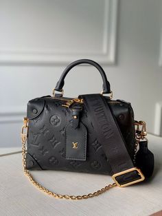 Charm Fashion Lu-Vi bags - 17041 Louis Vuitton Petite Malle, Sac Louis Vuitton, Luxury Bags Collection, Tas Fashion, Fan Fashion, Hot Bags, Fancy Bags, Luxury Purses, Bags Designer Fashion