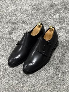 NEW COLLECTİON - FW / 23Collection: Fall / Winter - 23Production: Special Production Neolite Sole Double Monk Strap Black Shoes ( Limited Edition - Calf Leather ) Product Color : BLACKProduct Content : Special Design Shoes Outer Material: 100% Leather ( Calfskin ) Product size: 38-39-40-41-42-43-44-45-46Base Height: 1 CmTie Type: Laceless , Double Monk Strap Sole: Neolite Inner Material: Leather and fleeceBase Feature: Non-slip Product Detail: Round Toe Product Care: Clean with soft brush or har Black Wingtip Monk Strap Shoes With Rubber Sole, Black Monk Strap Shoes With Wingtip And Rubber Sole, Monk Strap Shoes With Flat Rubber Sole For Business, Business Monk Strap Shoes With Flat Rubber Sole, Black Monk Strap Shoes With Textured Sole, Black Brogue Detailed Monk Strap Closed Toe Shoes, Black Slip-on Monk Strap Shoes With Textured Sole, Black Monk Strap Shoes With Brogue Detailing For Galas, Black Slip-on Monk Strap Shoes With Rubber Sole