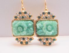 Earrings with glass paste roses: a touch of romance and refinement. These dangling earrings are a true jewel of romance and refinement. The delicate glass paste roses, sculpted in antiqued jade green medallions, faithfully reproduce the style and elegance of Bakelite jewels. Details: *Material: French alloy "Demirouge" (copper 85%, zinc 15%) gilded in 14 carat gold, antiqued jade green glass paste, original European crystals (emerald green, brilliant white) *Dimensions: Length 3.6 cm - 1.42 inches, width 1.9 cm - 0.75 inches *Weight: 9.4 g (the pair) - 0.34 ounces (the pair) *Handmade in Italy Characteristics: * Romantic and elegant design with glass paste roses * Genuine European crystals for a touch of sparkle * Hypoallergenic and resistant French "Demirouge" alloy * 14K gold plating tha Vintage Green Jeweled Earrings, Elegant Jeweled Green Earrings, Elegant Green Jeweled Earrings, Elegant Jeweled Earrings For Anniversary, Ornate Green Jewelry For Evening, Victorian Jeweled Earrings Gift, Ornate Green Earrings For Formal Occasions, Antique Jeweled Earrings For Gift, Vintage Gold Earrings For May Birthstone