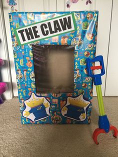 the claw game is in its box and ready to be used as a pretend toy