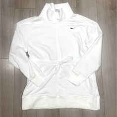 Nike White Dri Fit Top Brand New!!!!!! Vintage Nike Hoodie White, Cheap Nike Athleisure T-shirt, Nike Hoodies For Women White, Nike Hoodies White, Affordable Navy Nike Tops, Chandas Nike, Cheap Navy Nike Tops, Bobojaco Nike, Nike White Top For Loungewear