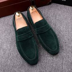 The ultimate guide to men's luxury loafers. We review the best loafers for men's brands, classic loafers for men, and the cool loafers you need. Shop it at our store Gloeni! Luxury Loafers, Best Loafers, Mens Loafers Shoes, Shoes Business, Perfect Teeth, Shoes Walking, Men's Loafers, Suede Leather Shoes, Shoes Luxury