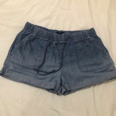 Cute And Summery Gap Pull Over Jean Shorts. Perfect For A Pool Day, Brunch, Or A Picnic. Nice Fabric For Those Warm Days Ahead. New With Out Tags But Never Worn Before. Size Small Petite But Fit Like A Regular Small. Except They’re A Little To Large For Me Since I’m These Short Styles I’m Xs. From A Smoke Free Home. Gap Casual Shorts With Elastic Waistband, Gap Cotton Medium Wash Shorts, Gap Blue Jean Shorts For Summer, Gap Summer Shorts With Elastic Waistband, Gap Denim Shorts With Pockets, Casual Summer Jean Shorts By Gap, Casual Gap Jean Shorts For Summer, Gap Casual Jean Shorts For Summer, Gap Summer Bottoms For Beach