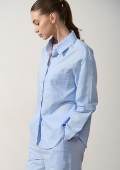 This shirt is the perfect choice for the warm season. It has an all-natural composition (50% cotton and 50% linen), so you will feel as light and comfortable as possible even on hot summer days. The shirt is suitable for both office and relaxed cruise outfits. You can wear it as a standalone piece or use as a second layer over a basic white top. The shirt can be perfectly combined with the shorts for a complete and harmonious summer look. Chic Cotton Shirt With Rolled Sleeves, Effortless Collared Cotton Shirt, Versatile Collared Cotton Shirt, Versatile Cotton Collared Shirt, Casual Linen Shirt With Shirttail Hem, Effortless Cotton Shirt For Daywear, Relaxed Fit Cotton Shirt For Day Out, Summer Workwear Shirt With Relaxed Fit, Chic Everyday Cotton Shirt