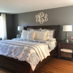 a bedroom with a bed, night stand and nightstands in the middle of it